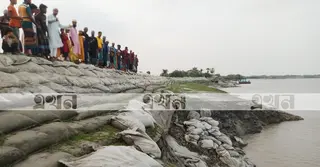 কপোতাক্ষের বেড়িবাঁধে আবারও ভাঙন; আতঙ্কে কয়েকশ পরিবার